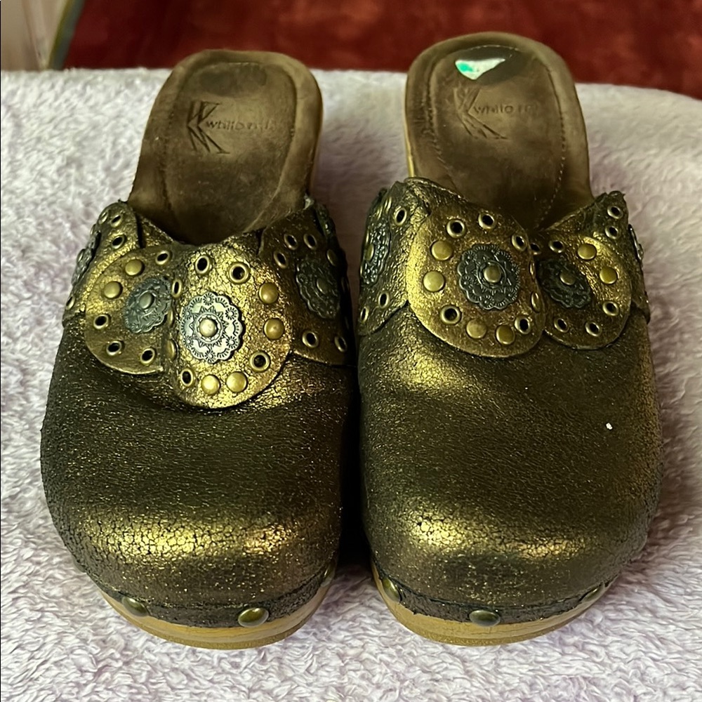 Bronze Studded White Mountain Mules & Clogs